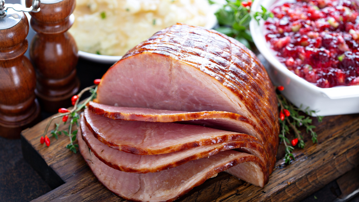 Smoked ham with cranberry chutney