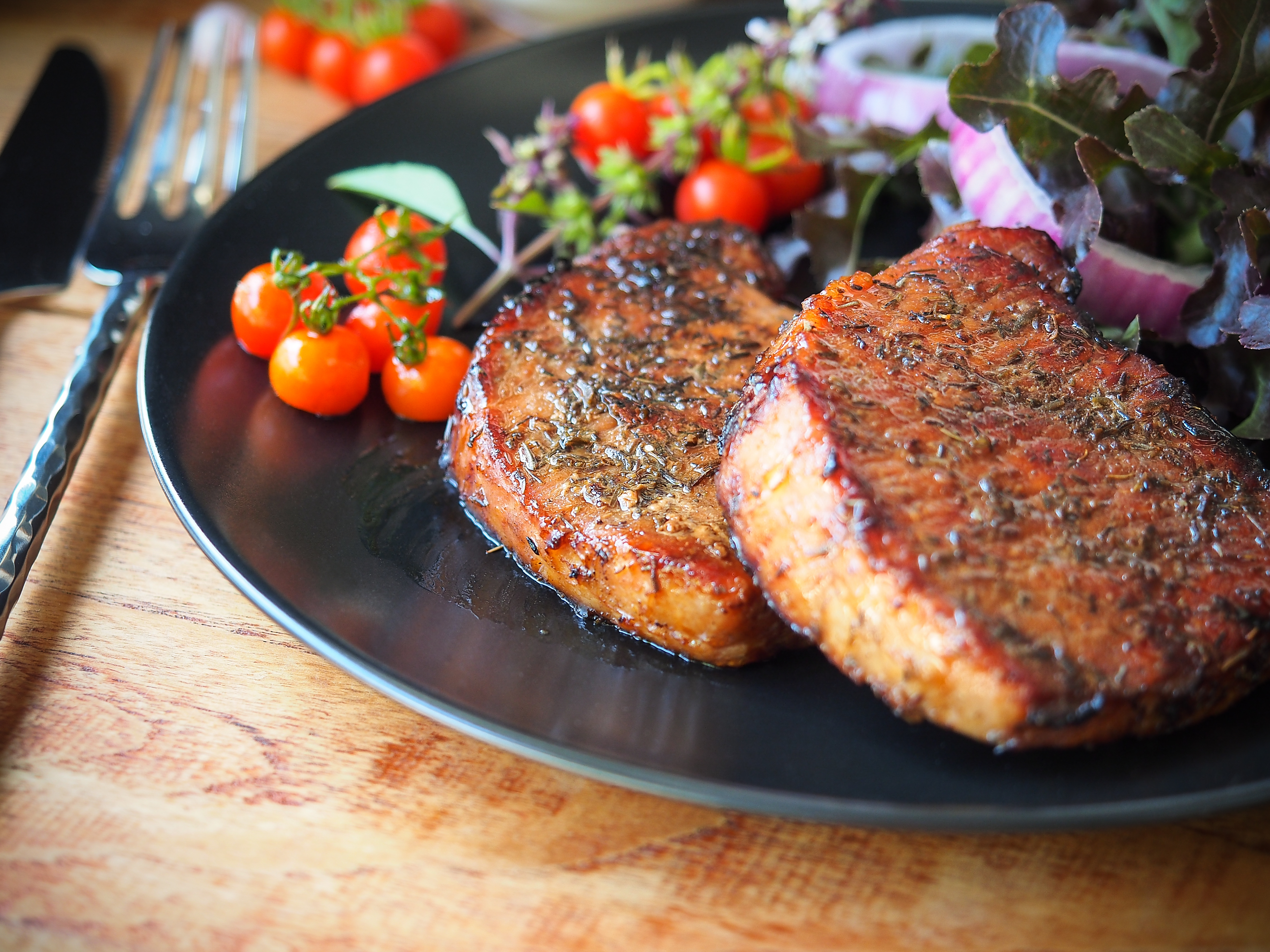 Pork chops with mashed potatoes and veg