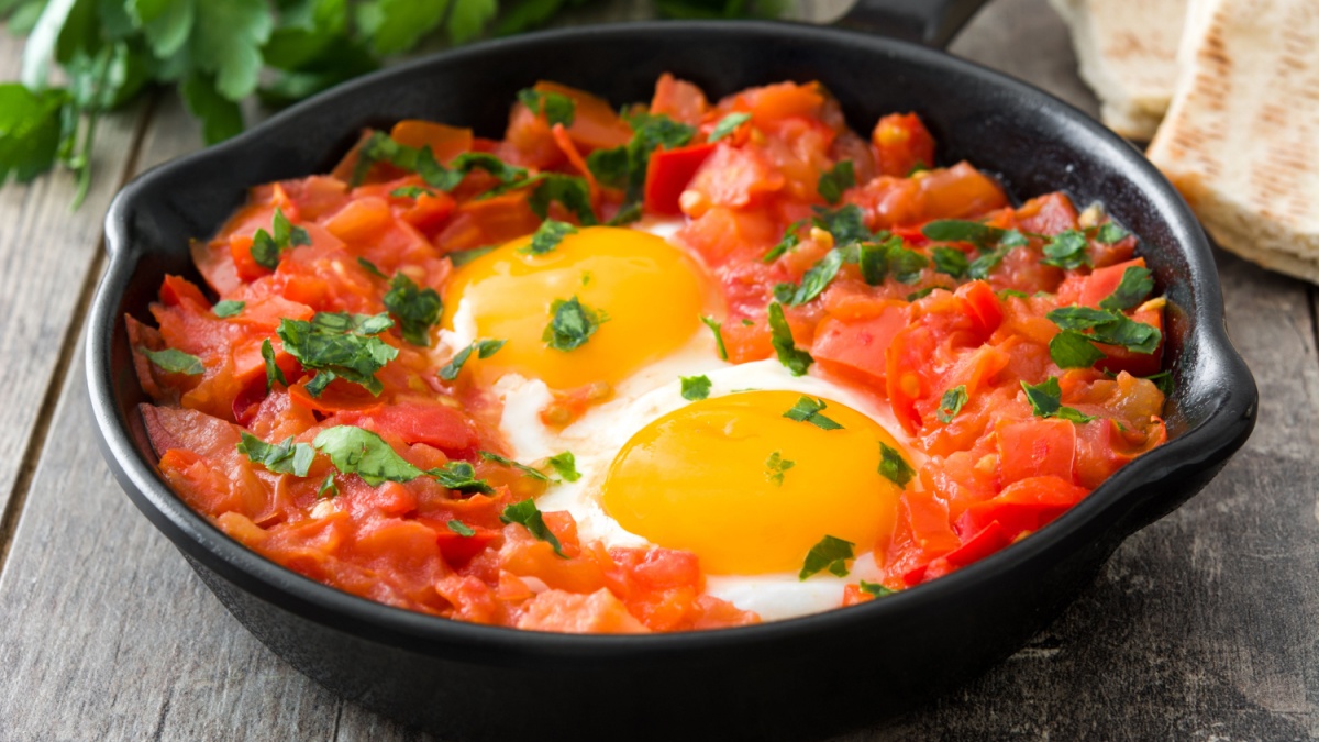 Mexican eggs in the pan