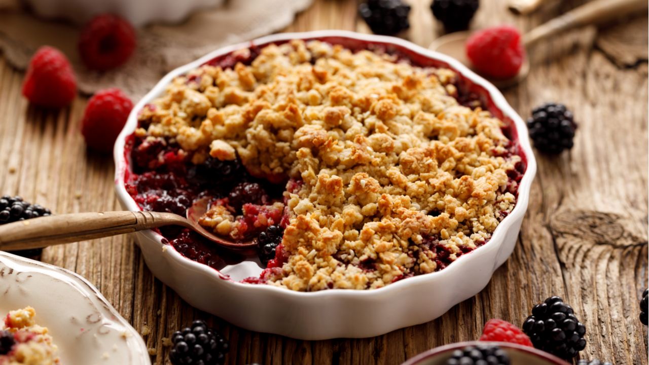 Apple and berry crumble