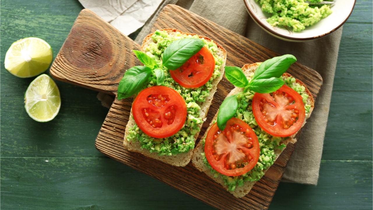 Avocado salad sandwich